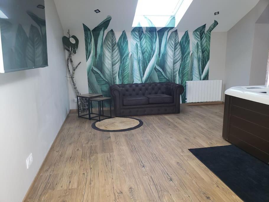 Bulles Etoilees Appartement Avec Jacuzzi Prive Montrevel-en-Bresse Exterior photo