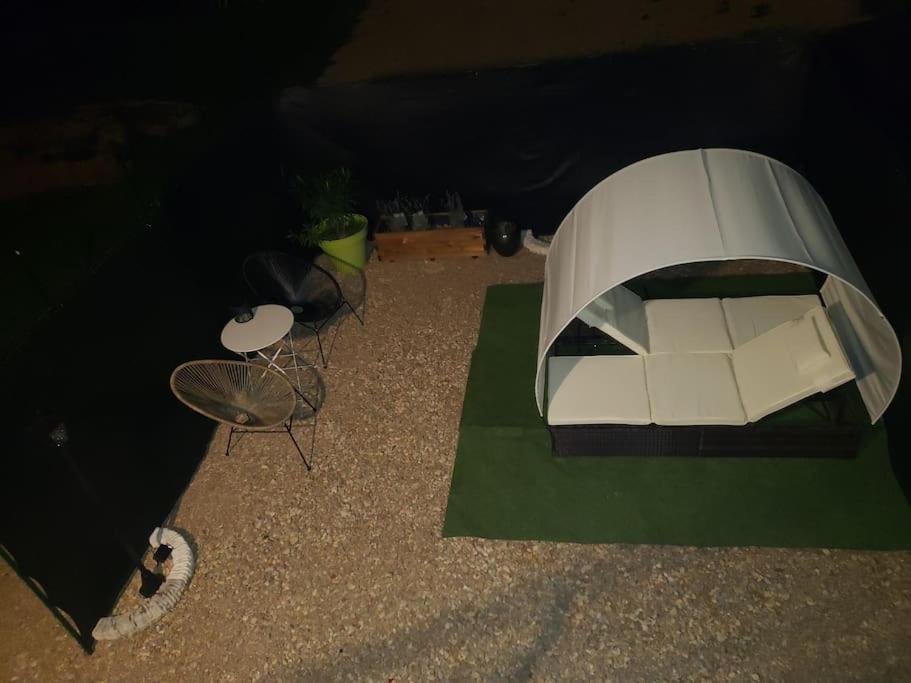 Bulles Etoilees Appartement Avec Jacuzzi Prive Montrevel-en-Bresse Exterior photo
