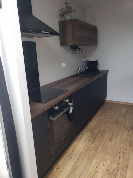 Bulles Etoilees Appartement Avec Jacuzzi Prive Montrevel-en-Bresse Exterior photo
